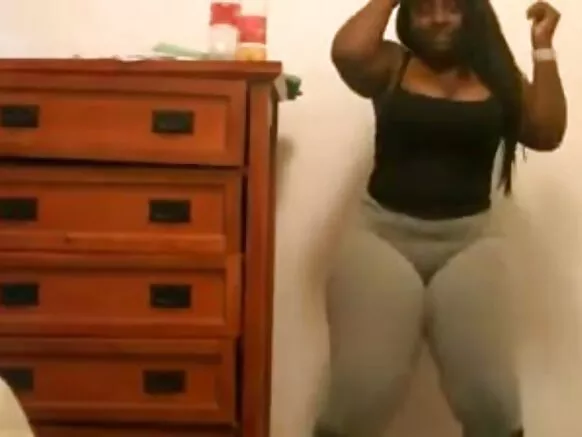 BBW ébène en leggings noirs en gris.