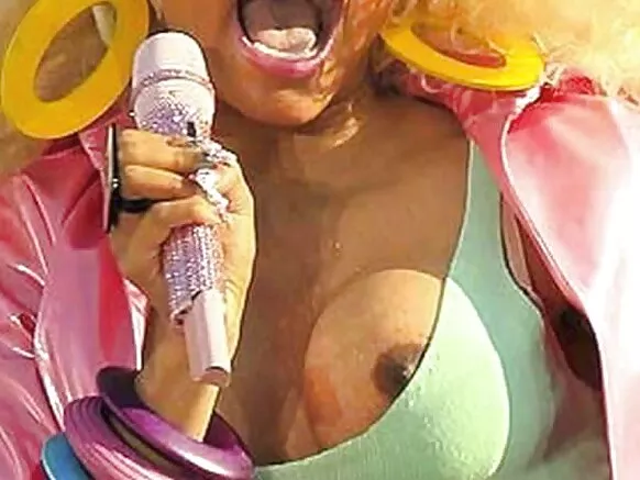 Nicki minaj sran dandan’m be wun ngbɛnngbɛn.