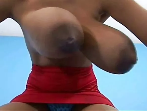 Bouncing Tettes Grandes Noirs Nus Lactation Fotos.